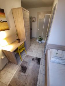 a bathroom with a desk and a bed in a room at Cityap Apartments in Martinske Hole