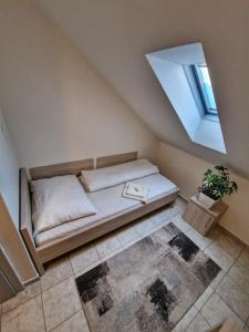 a bedroom with a bed and a window and a rug at Cityap Apartments in Martinske Hole