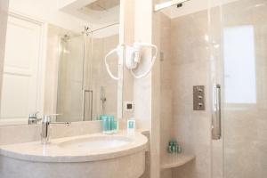 Koupelna v ubytování Hotel Royal