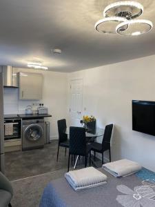 a kitchen and dining room with a table and chairs at Luxury Town Center Studio Stevenage in Stevenage