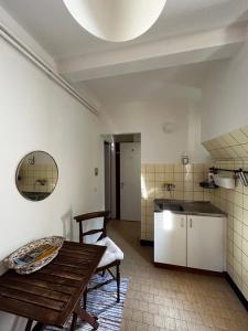 Kuchyň nebo kuchyňský kout v ubytování Charming Room in the heart of Locarno + 3 fotografie