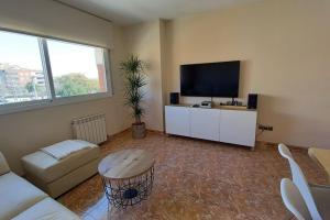 A television and/or entertainment centre at Atico duplex en Malgrat de Mar