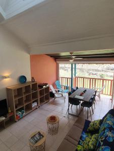 Posezení v ubytování Appartement KER-EOL Résidence CANOUAN Sainte-Anne avec piscine