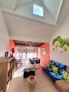 Posezení v ubytování Appartement KER-EOL Résidence CANOUAN Sainte-Anne avec piscine