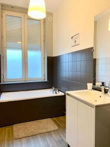 Fotografia z galérie ubytovania Van Gold - Appartement - Centre Ville v destinácii Calais
