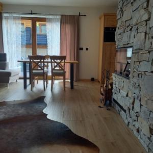 TV a/nebo společenská místnost v ubytování Babcia Góralka house