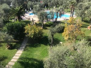 an aerial view of a garden with a swimming pool at Hotel Villa Florida in Malcesine