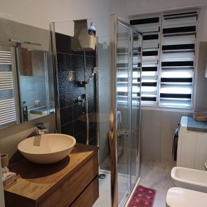 A bathroom at trilocale nr 8