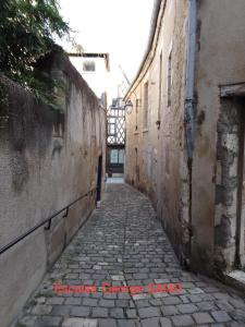 an alley in an old city with a building at LE GEORGE SAND Elégant studio coeur historique in Bourges
