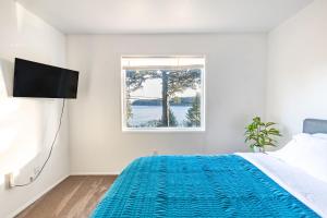 Posteľ alebo postele v izbe v ubytovaní THE ROGUE WAVE-Beach Access, Ocean Views, Private