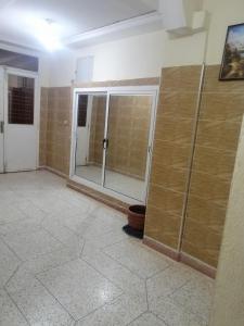 a bathroom with a sliding glass door with a toilet at Appartement Fes très propre et calme in Fez
