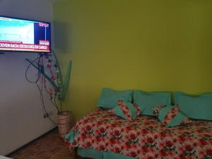 a bedroom with a bed with pillows and a tv at Departamento Centrico Mar del Plata, 2 ambientes in Mar del Plata