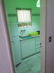 a kitchen with white cabinets and a sink and a window at Departamento Centrico Mar del Plata, 2 ambientes in Mar del Plata