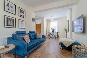 a living room with a blue couch and a table at The Hideaway in Chester