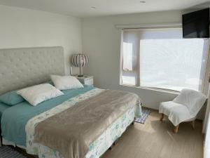 Ένα ή περισσότερα κρεβάτια σε δωμάτιο στο Gran casa maitencillo frente al mar