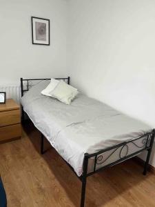 a bed with a pillow on top of it at Greenwich Luxury View Apartment in London