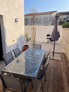 Balkón alebo terasa v ubytovaní Villa 8 personnes bord de mer climatisée + 18 fotografií