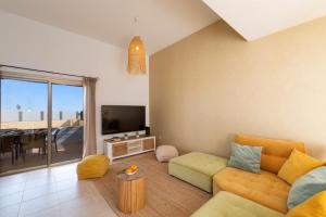 Televízia a/alebo spoločenská miestnosť v ubytovaní Villa Ocean Pearl by Villa Plus