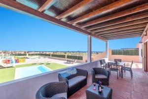 Balkón alebo terasa v ubytovaní Villa Ocean Paradise by Villa Plus