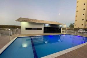 a large blue swimming pool on top of a building at Apartamento 03B Residencial Morada do Vale in Garanhuns