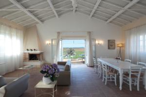 A seating area at Agriturismo Piani Della Marina