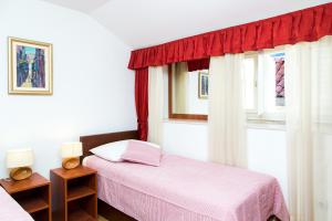 Postel nebo postele na pokoji v ubytování Apartments Lepur