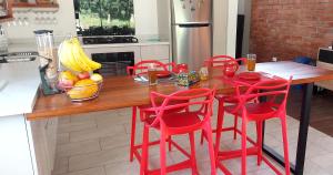 Una cocina o zona de cocina en El Chasqui Guest House