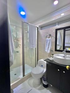 a bathroom with a toilet and a shower and a sink at Hotel Ingenio Reina Isabel in Cali +43 photos