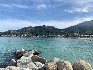 Zdjęcie z galerii obiektu Vacances à Lumio : Appartement 4 Couchages, Terrasse, Parking Privé, à 1km de la Plage - FR-1-63-325 w mieście Lumio