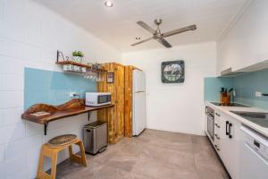 Nhà bếp/bếp nhỏ tại Island View Apt 1