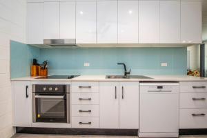 Nhà bếp/bếp nhỏ tại Island View Apt 1