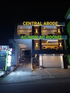 Fotografie z fotogalerie ubytování Central Abode Family Rooms v destinaci Vandiperiyār