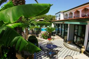 Gallery image of Hotel Marinella in Capo Vaticano