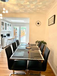 a dining room with a table and chairs at Stunning 1 bedroom + double sofa bed & jacuzzi near Train station in Southampton