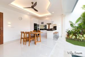 a dining room and kitchen with a ceiling fan at Villa Mia Seminyak - Boutique Villas in Seminyak