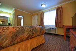Postel nebo postele na pokoji v ubytování Americas Best Value Inn Killeen Ft Hood