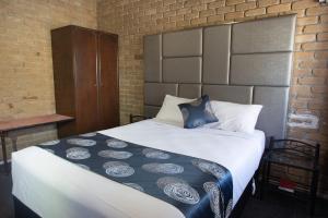 Goldfields Motel客房内的一张或多张床位