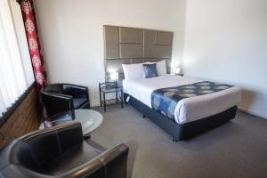 Goldfields Motel客房内的一张或多张床位