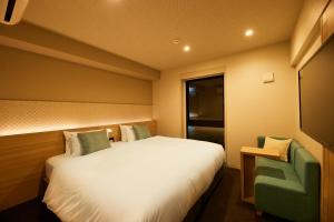 Una cama o camas en una habitación de RIHGA Place Kyoto Shijo Karasuma