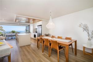 Una cocina o cocineta en At Waves Unit 9