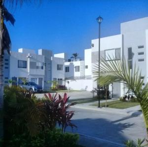 Piscina en o cerca de Hermosa Casa Ciprés con Gran piscina y Club Playa Privado en Acapulco Diamante