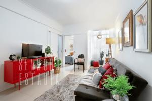 Μια τηλεόραση ή/και κέντρο ψυχαγωγίας στο LUGA Excelente Apartamento WIFI 350mb no Centro