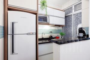 Η κουζίνα ή μικρή κουζίνα στο LUGA Excelente Apartamento WIFI 350mb no Centro