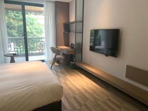 TV a/nebo společenská místnost v ubytování Percent Hotel Yangshuo
