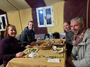 Jídlo v luxury tent nebo okolí