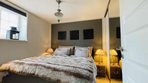 a bedroom with a large bed with two lamps at ApartmentInCopenhagen Apartment 1529 in Hellerup