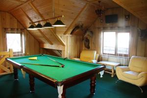 a billiard room with a pool table in a cabin at Коттедж "Пятое Колесо" 1 in Lazeshchyna