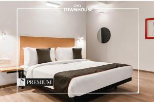 Llit o llits en una habitació de Townhouse 173 Knowledge Park 3 Near PVR Ansal Plaza Greater Noida