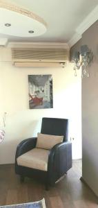 a couch in a living room with a picture on the wall at Apartman dairesi in Balcova