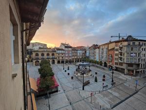 Nespecifikovaný výhled na destinaci Haro nebo výhled na město při pohledu z apartmánu
